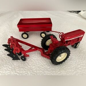 RARE 3 Pc Diecast Metal Tractor, DiscPlow, & Wagon.International tractor model.